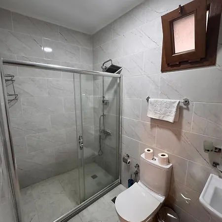 Ξενοδοχείο Guer Royal Aparts 3*