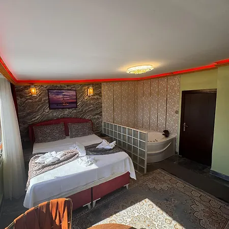 Guer Royal Aparts Hotell 3*