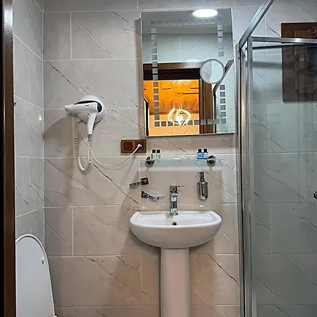 Hotel Guer Royal Aparts 3*