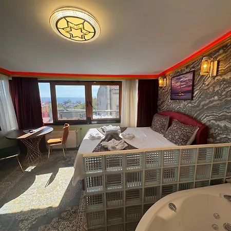 Hotel Guer Royal Aparts 3*